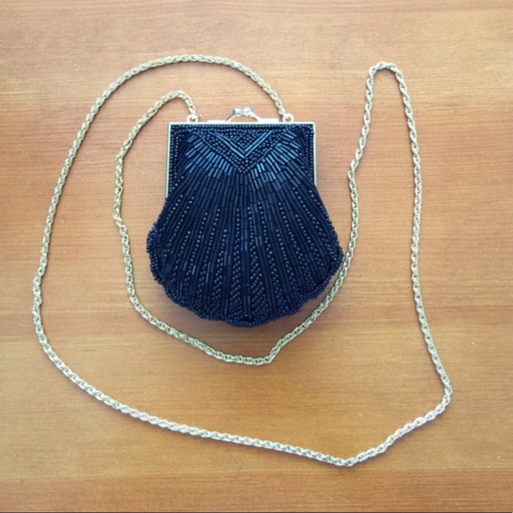 Smithsonian Black beaded clamshell purse &chain